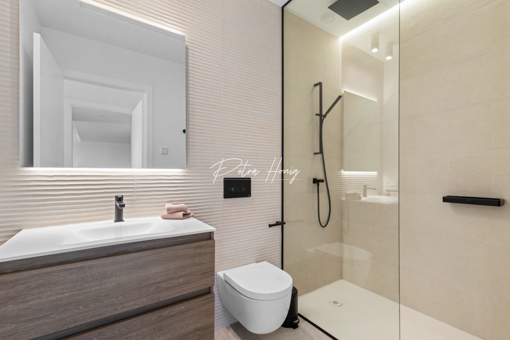 Reventa - Apartamento - Las Colinas - Las Colinas Golf