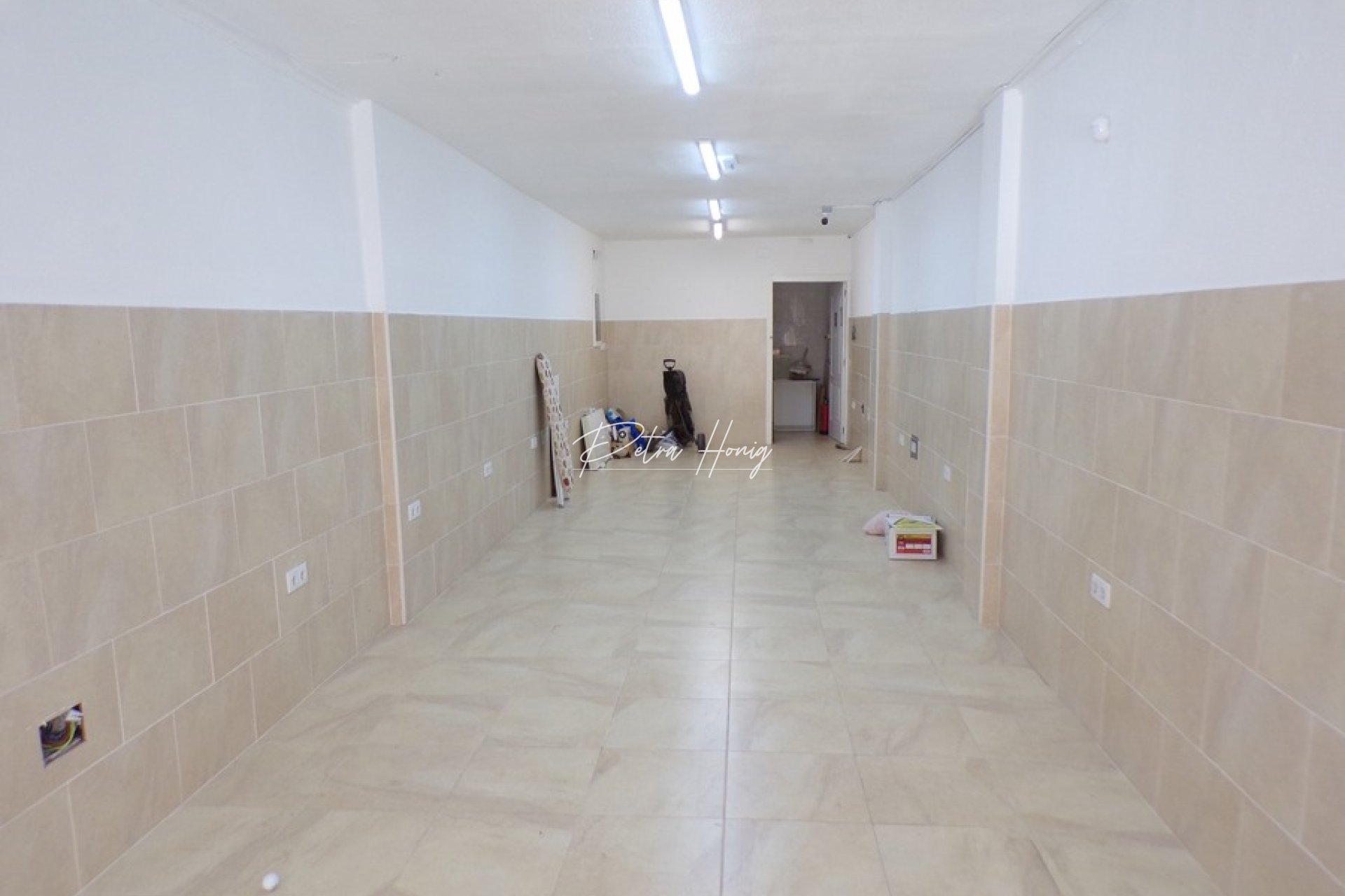 Reventa - Commercial - Villamartin