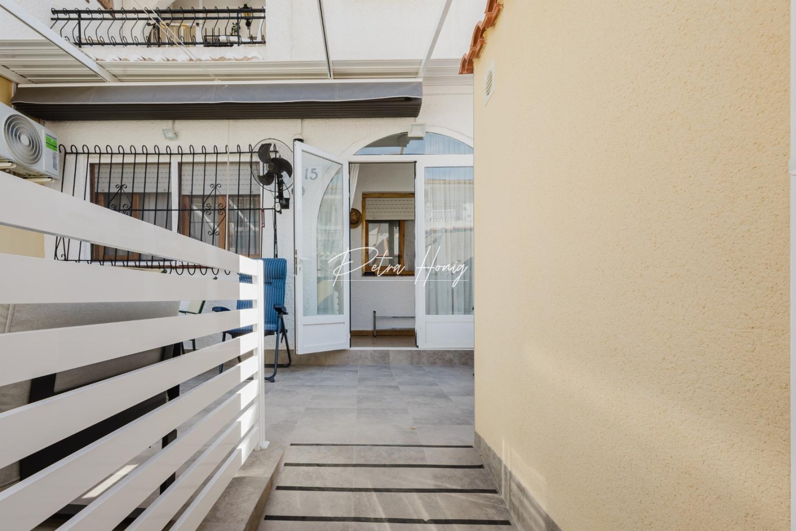 Sale - Bungalow - Torrevieja - Playa De Los Náufragos