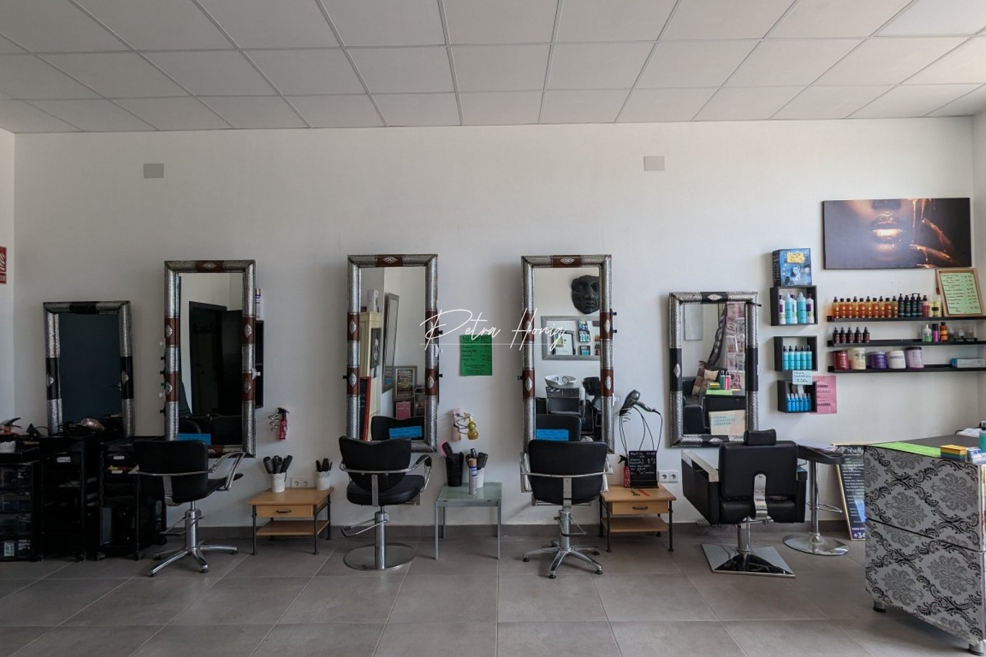 Sale - Commercial - Lo Crispin