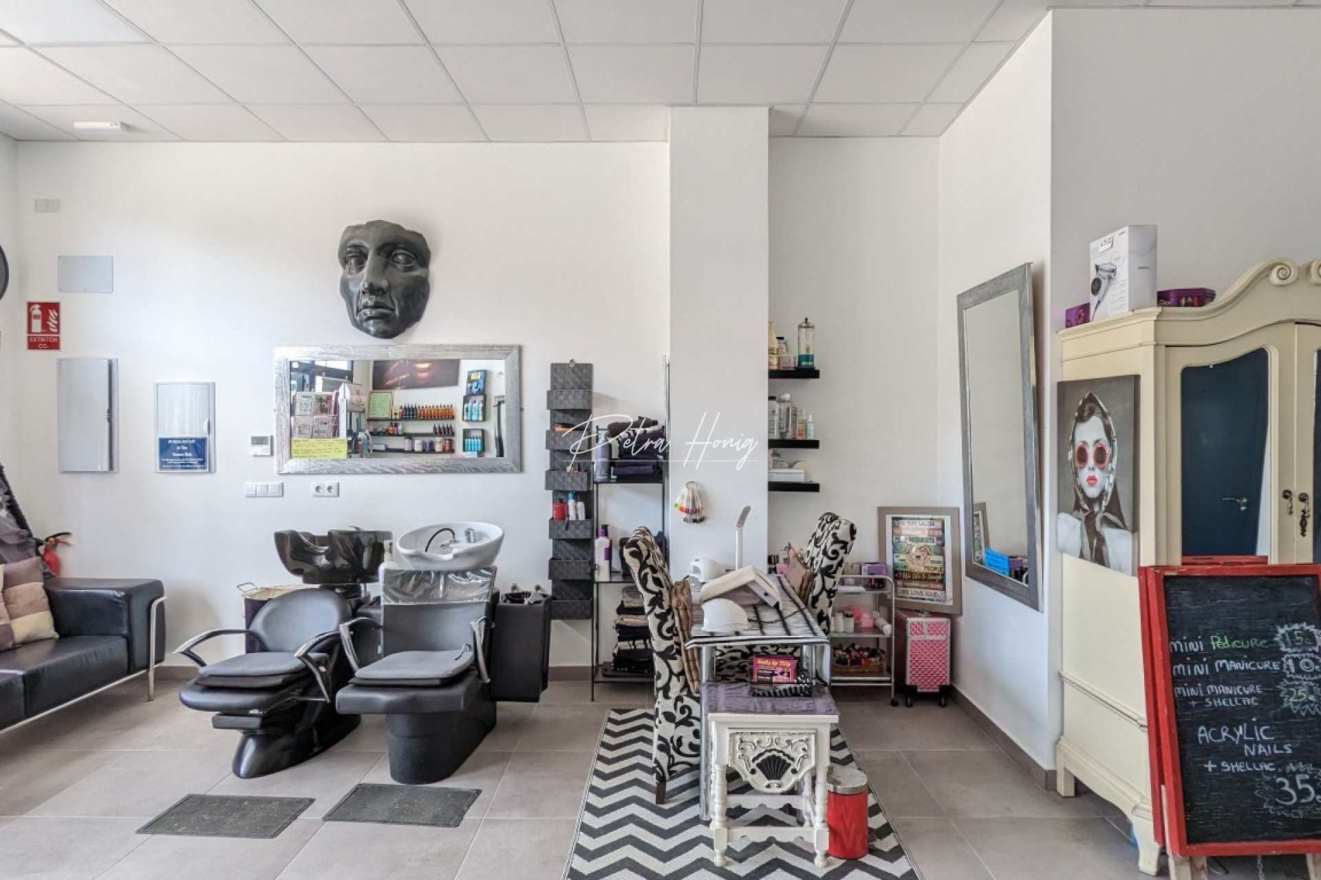 Sale - Commercial - Lo Crispin