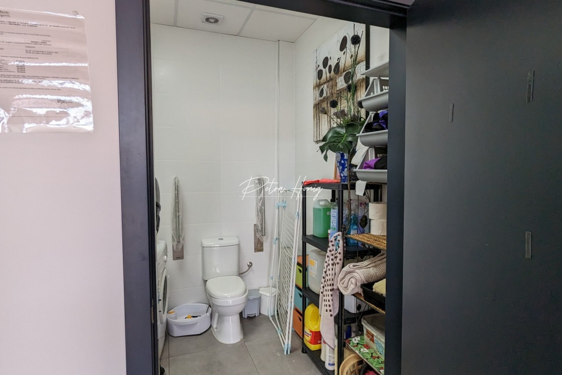 Sale - Commercial - Lo Crispin