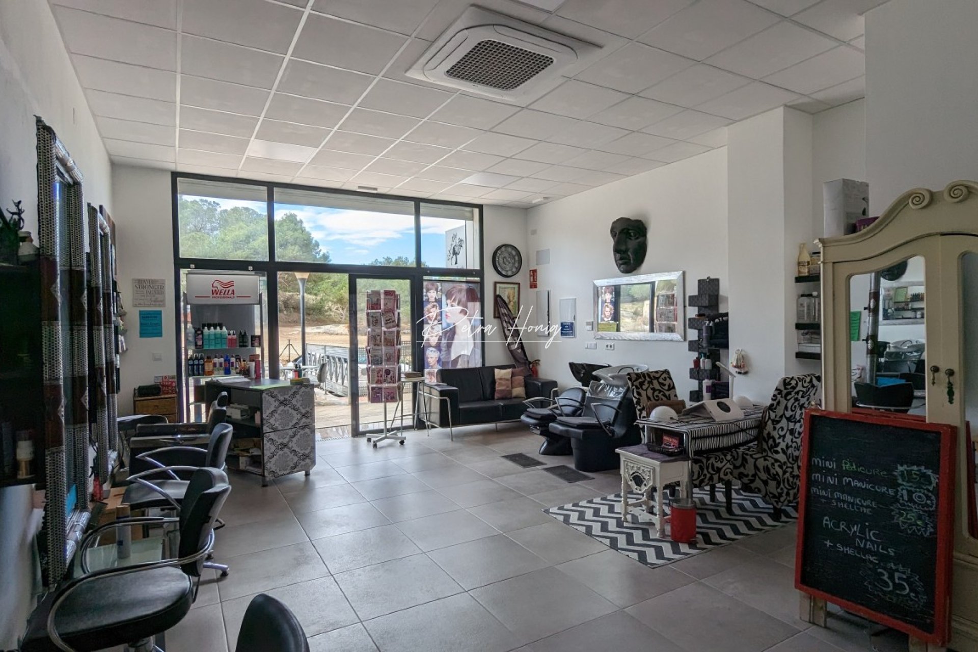 Sale - Commercial - Lo Crispin