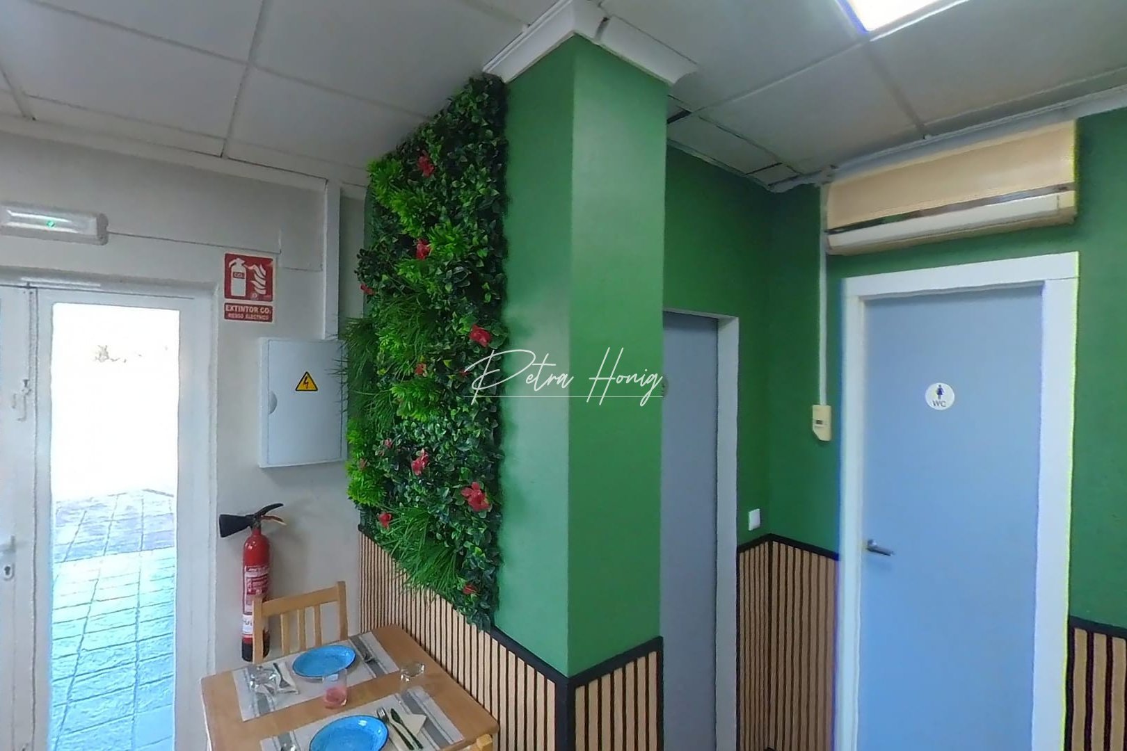 Sale - Commercial - Torrevieja - Puerto