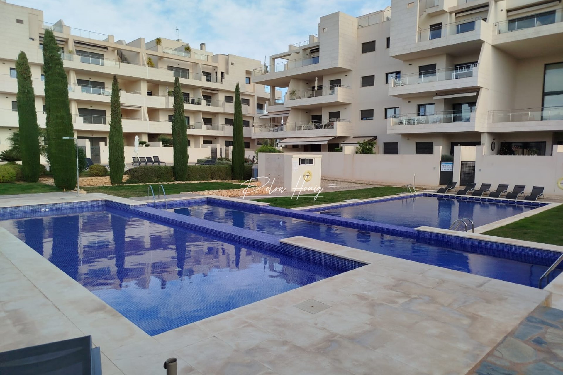 Sale - Вилла - Orihuela Costa - Los Dolses