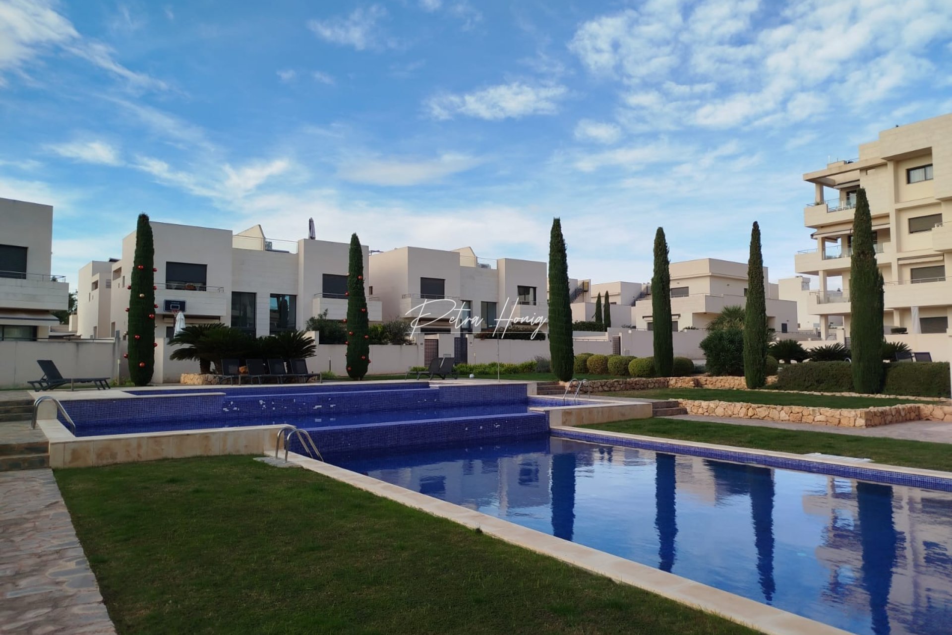 Sale - Вилла - Orihuela Costa - Los Dolses