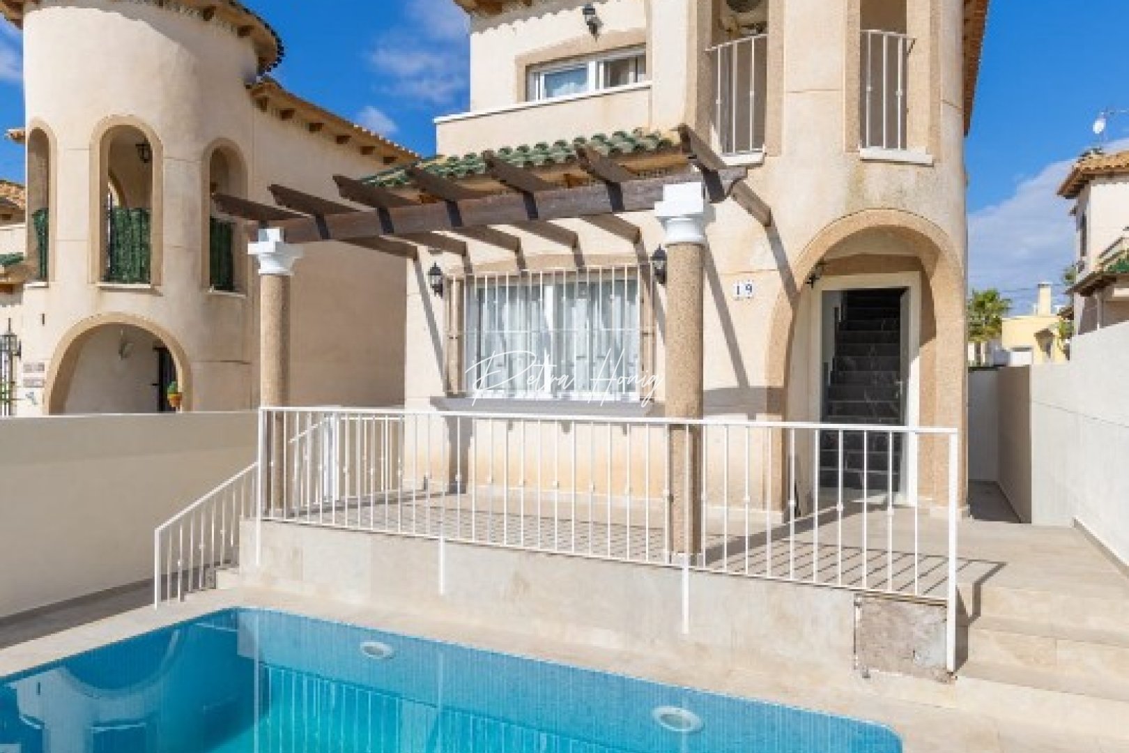 Sale - Вилла - Orihuela Costa - Villamartin