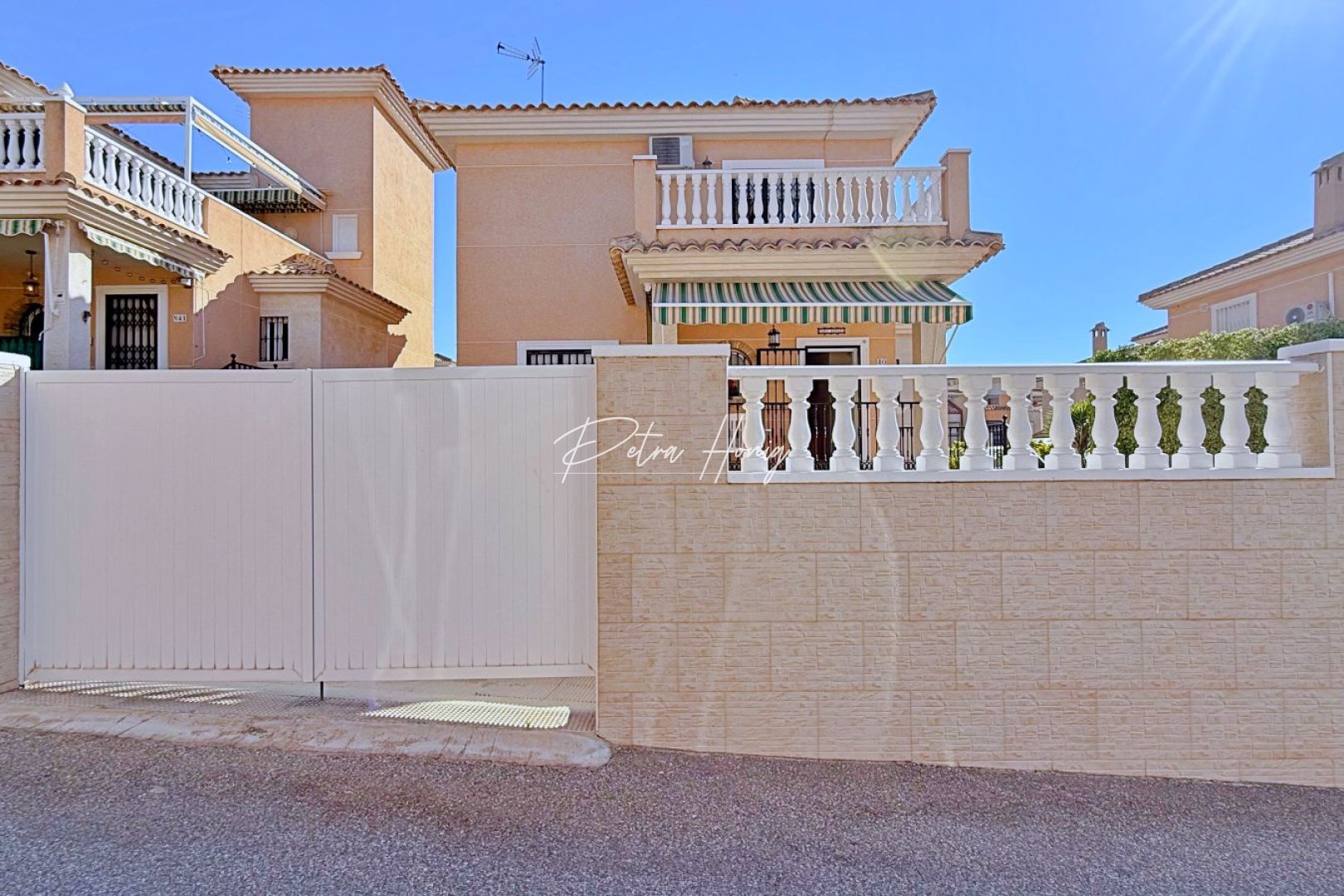 Sale - Вилла - Orihuela Costa