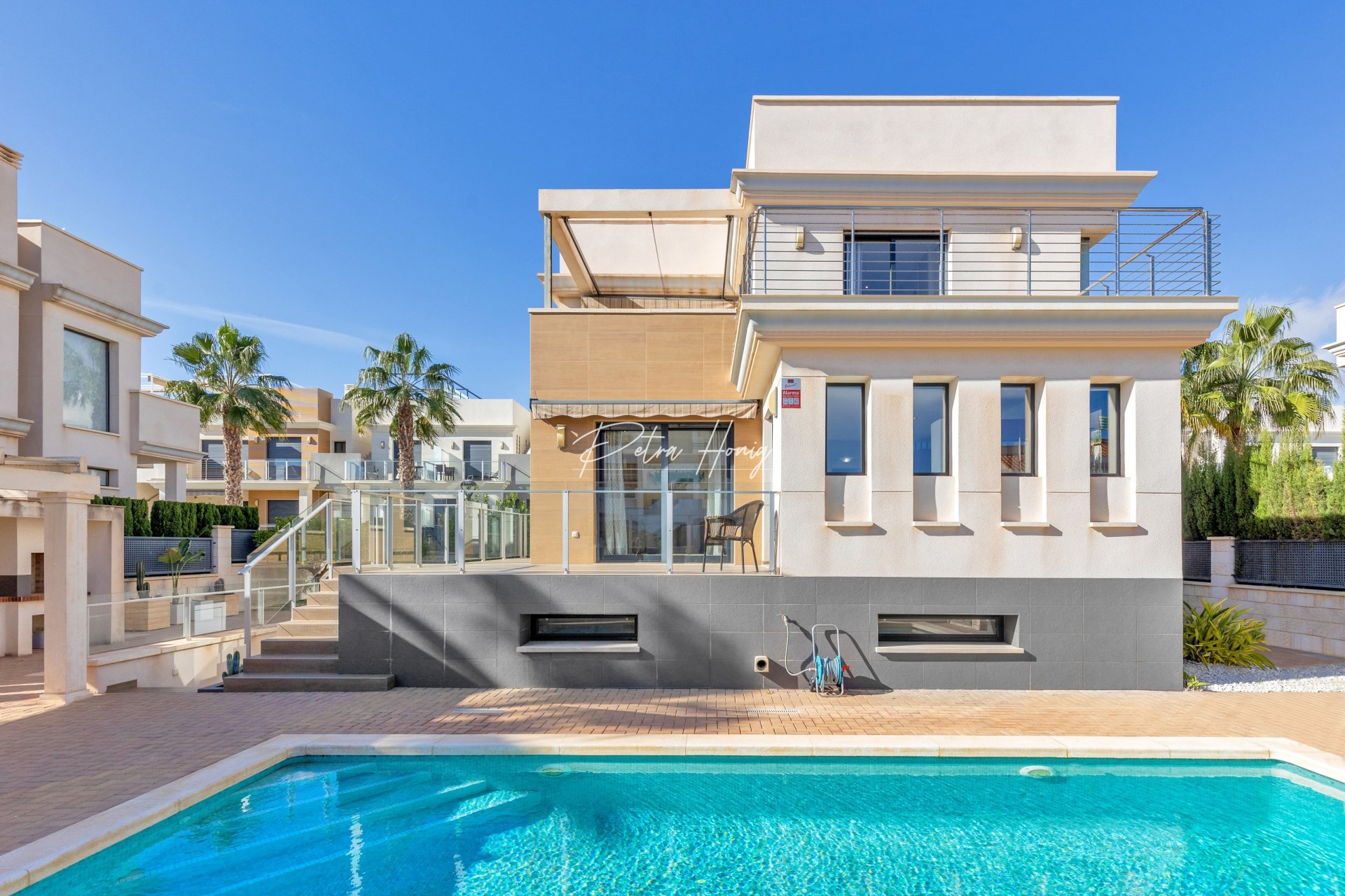 Til Salgs - Villa - Orihuela Costa - La Zenia