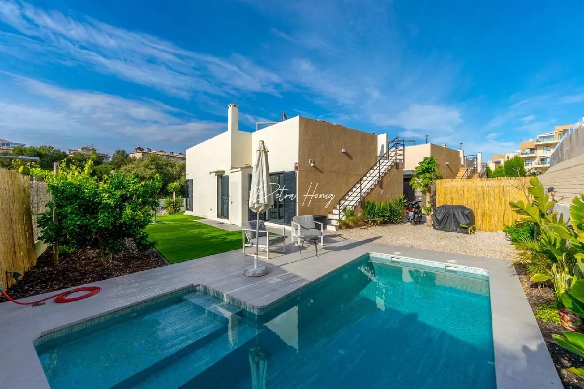 Til Salgs - Villa - Orihuela Costa - La Zenia