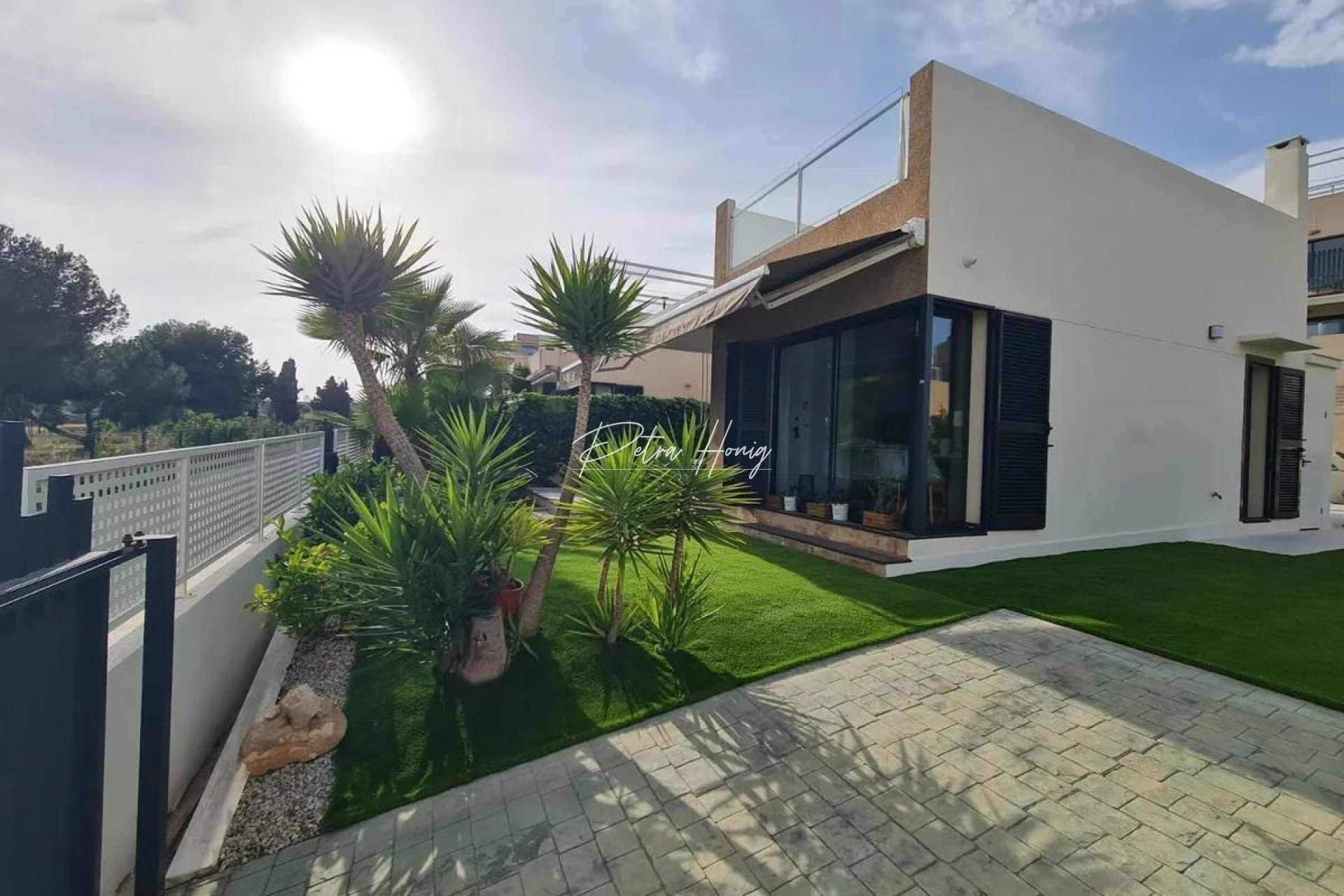 Til Salgs - Villa - Orihuela Costa - La Zenia
