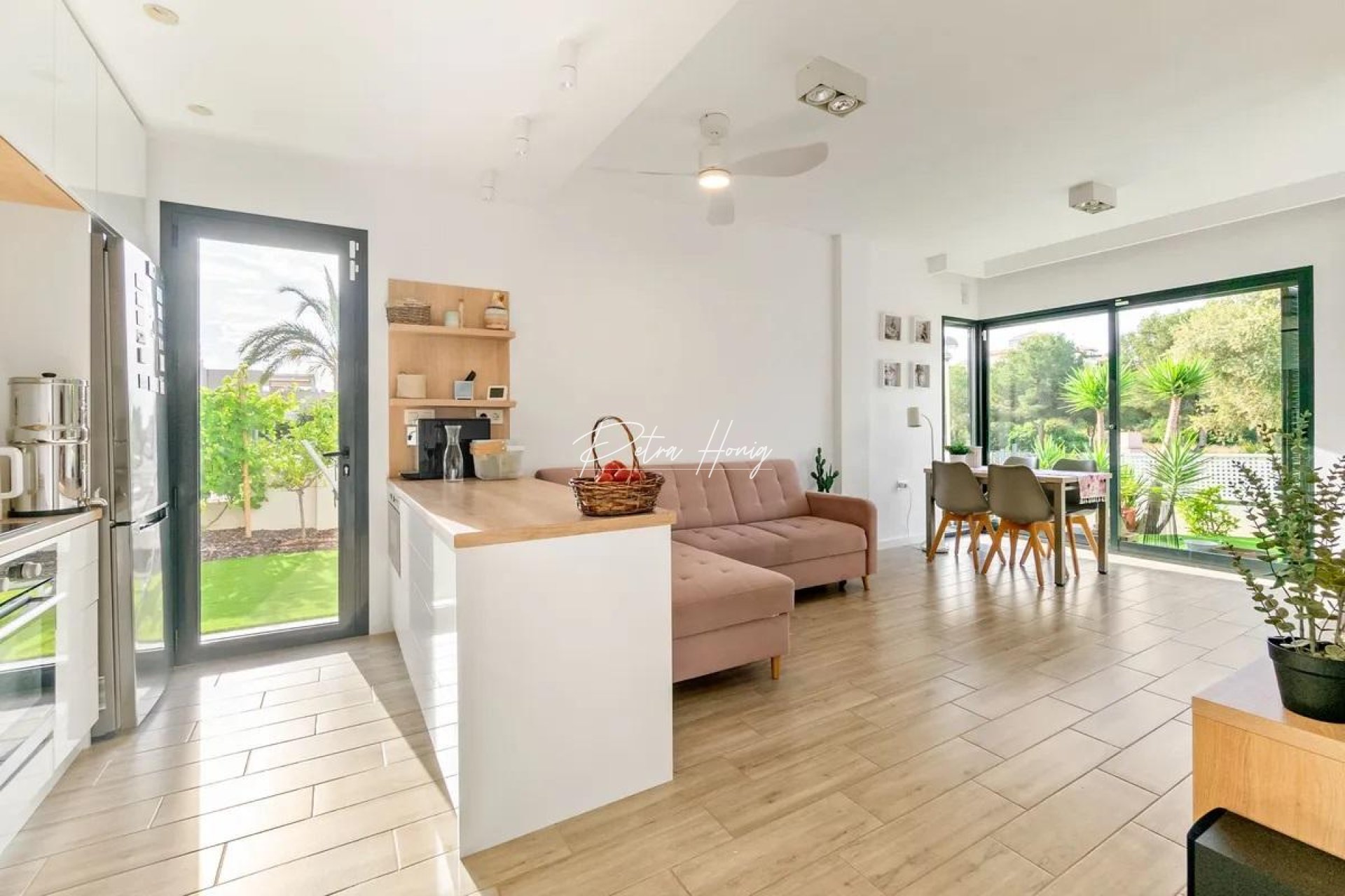 Til Salgs - Villa - Orihuela Costa - La Zenia