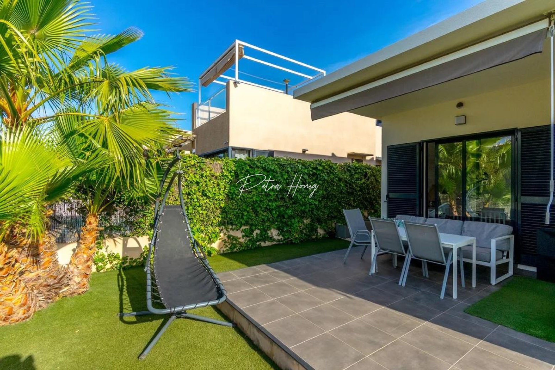 Til Salgs - Villa - Orihuela Costa - La Zenia
