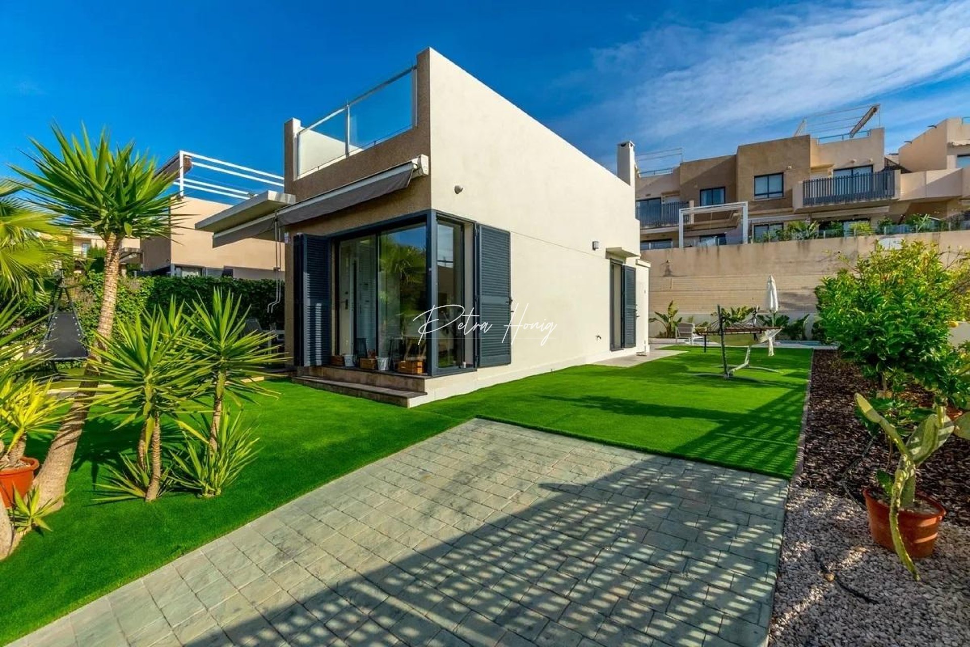 Til Salgs - Villa - Orihuela Costa - La Zenia