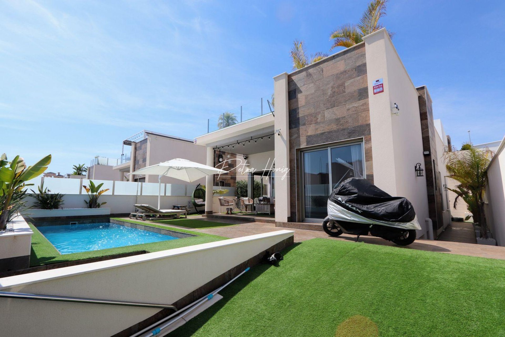 Til Salgs - Villa - Orihuela Costa - Villamartin