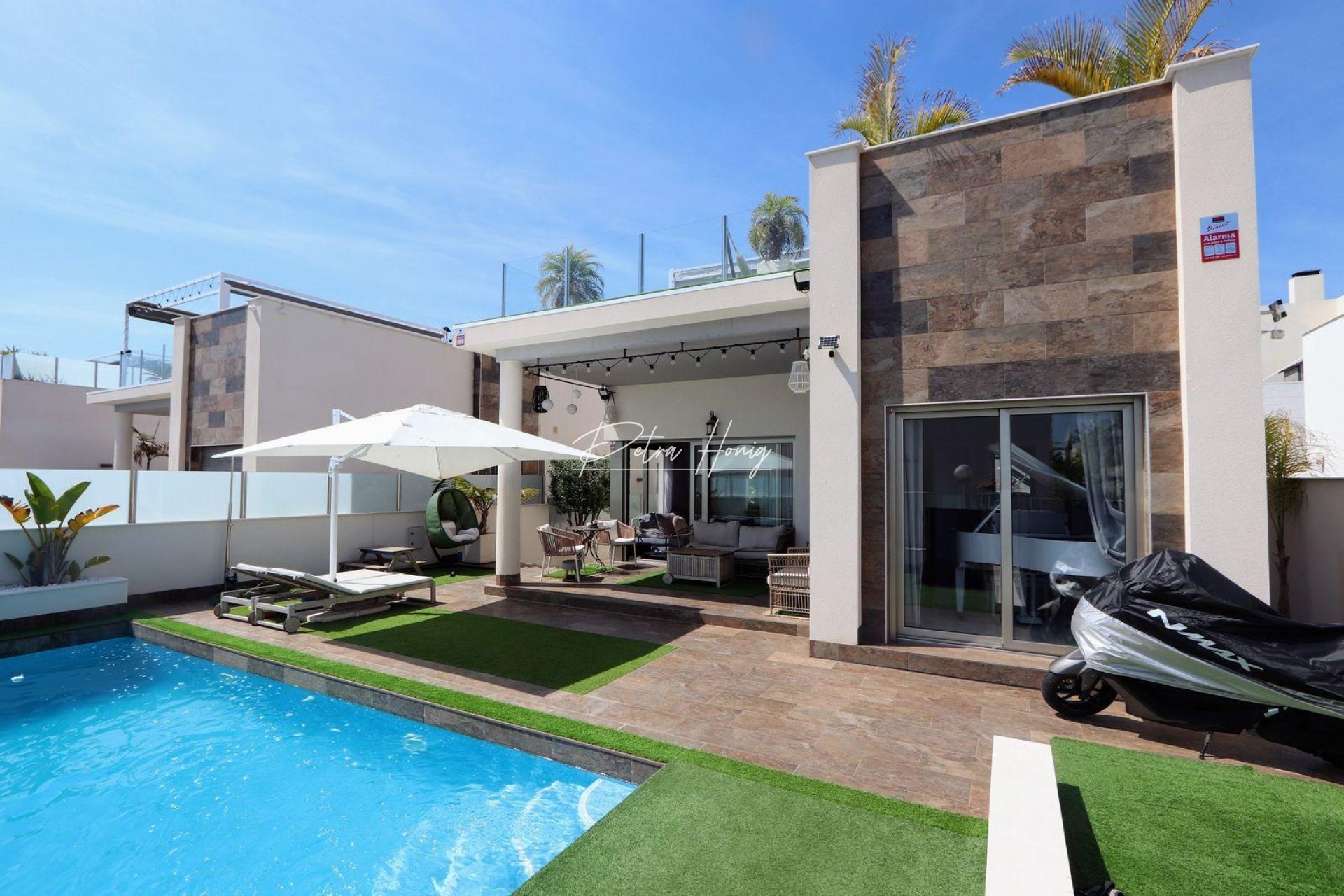 Til Salgs - Villa - Orihuela Costa - Villamartin