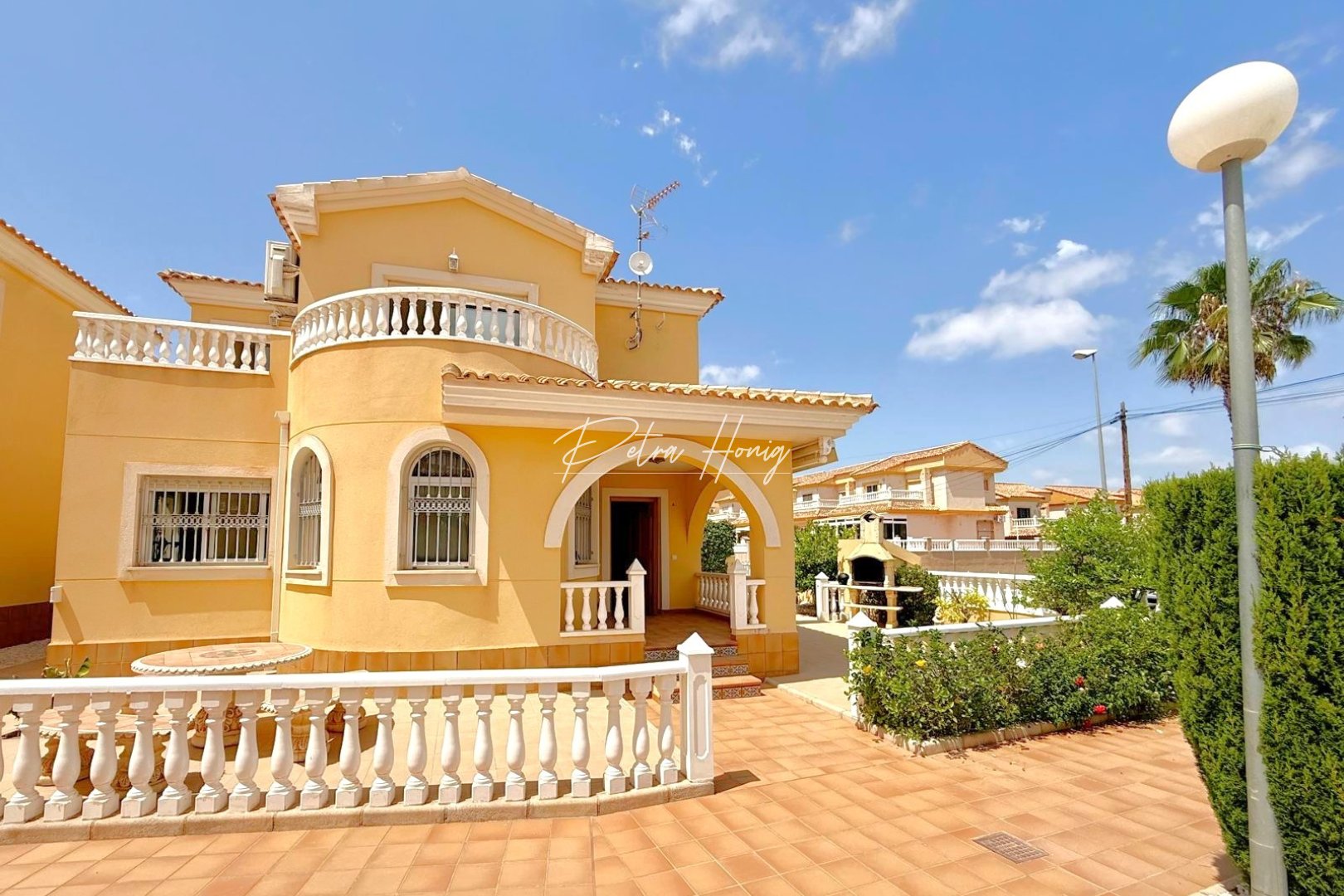 Til Salgs - Villa - Orihuela Costa - Villamartin