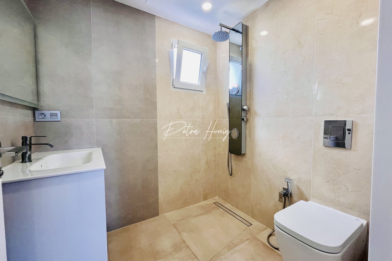 Til Salgs - Villa - Torrevieja - Los Balcones