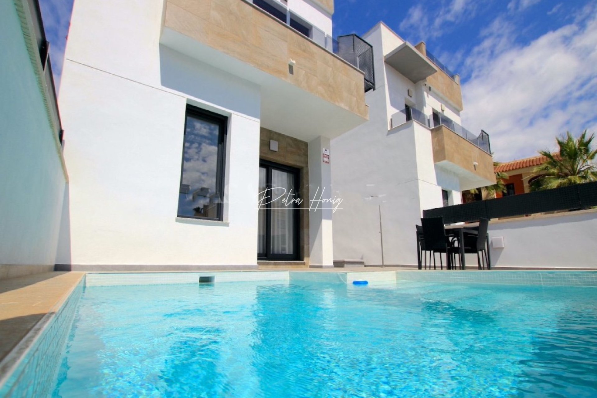 Til Salgs - Villa - Torrevieja