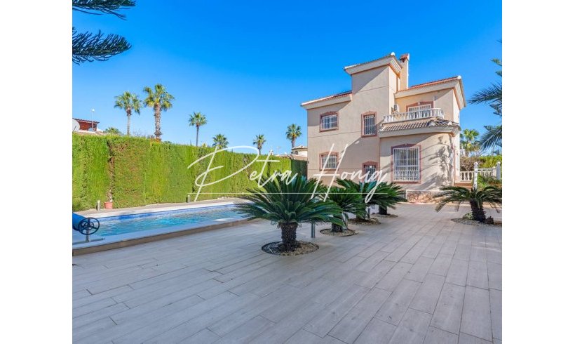 Villa - A Vendre - Ciudad Quesada - 037