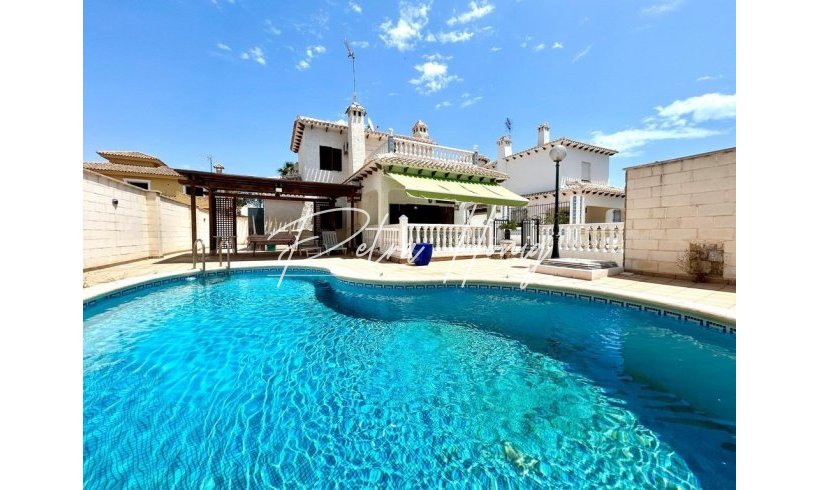 Villa - A Vendre - Orihuela Costa - UR-49645