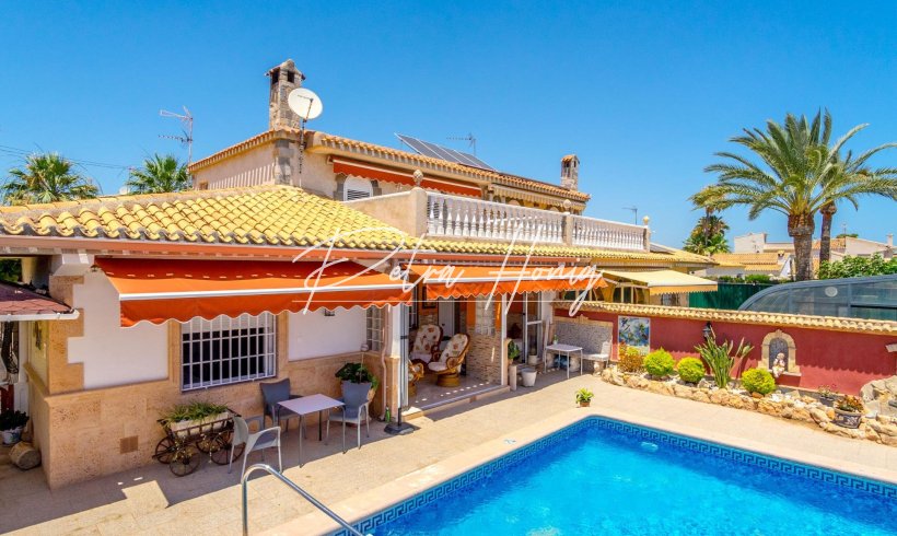 Villa - Resales - Orihuela Costa - Campoamor