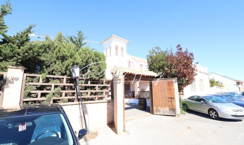Villa - Resales - Orihuela Costa - JM-69537