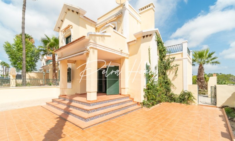 Villa - Resales - Orihuela Costa - Villamartin