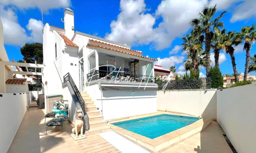 Villa - Resales - Orihuela Costa - Villamartin