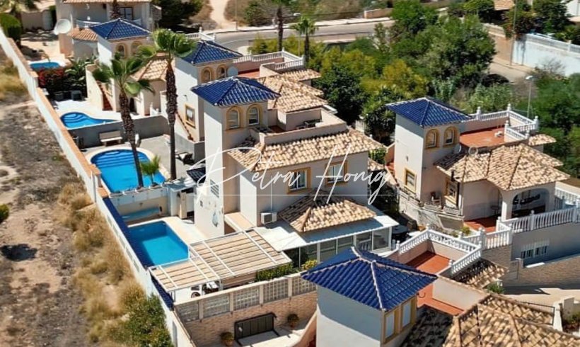 Villa - Resales - Playa Flamenca - R-75905