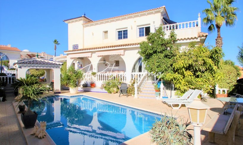 Villa - Resales - Villamartin - Avenida Las Brisas
