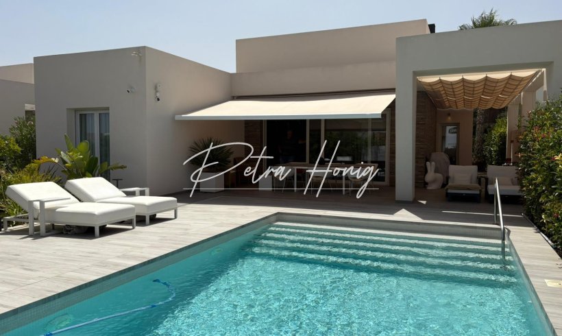 Villa - Til Salgs - Algorfa - La Finca Golf - WN-77432