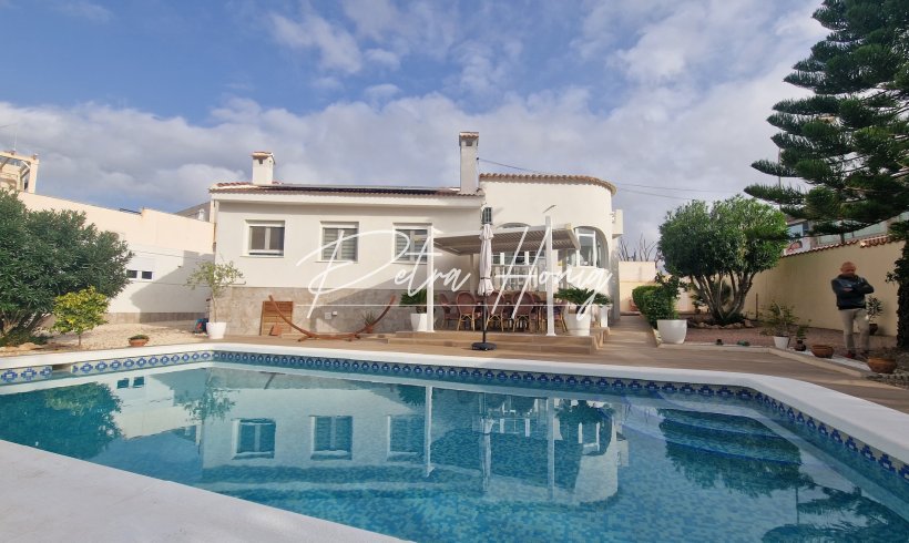 Villa - Til Salgs - Ciudad Quesada - 328