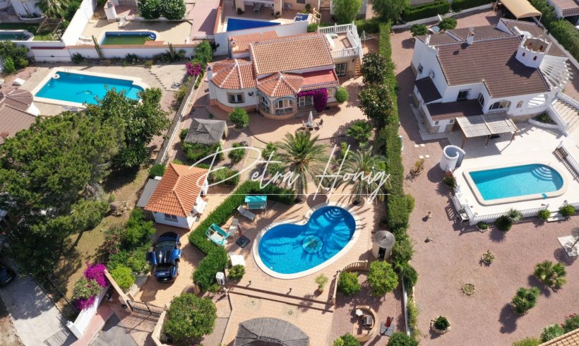 Villa - Til Salgs - Ciudad Quesada - BT-45638