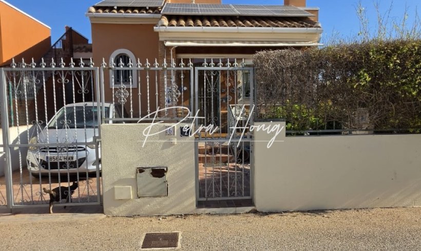 Villa - Til Salgs - Guardamar del Segura - El Raso, Guardamar