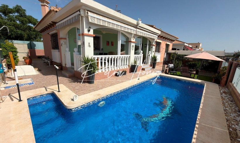Villa - Til Salgs - Los Montesinos - La Herrada