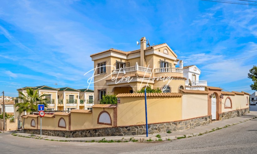 Villa - Til Salgs - Orihuela Costa - Castillo de Don Juan