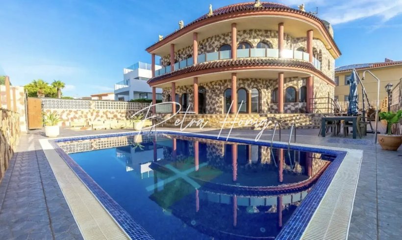 Villa - Til Salgs - Orihuela Costa - La Zenia