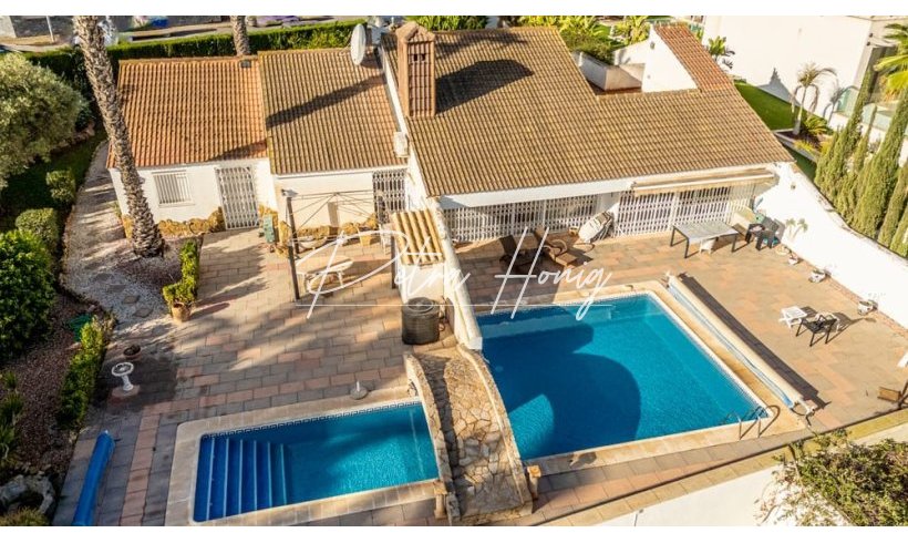 Villa - Til Salgs - Orihuela Costa - Villamartin