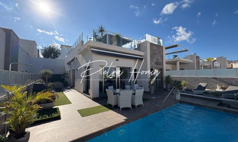 Villa - Til Salgs - Orihuela Costa - Villamartin