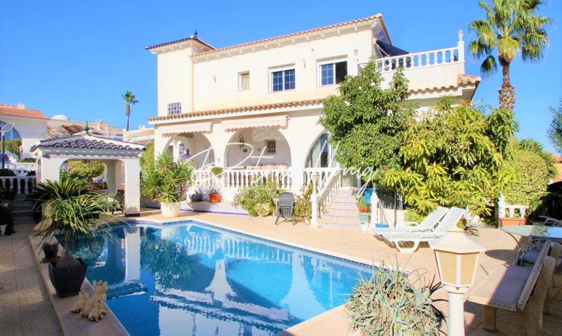 Villa - Til Salgs - Orihuela Costa - Villamartin