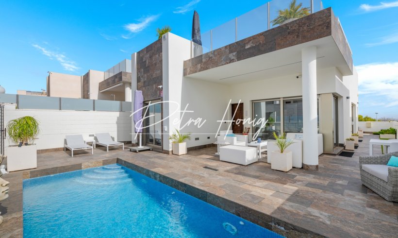 Villa - Til Salgs - Orihuela Costa - Villamartin