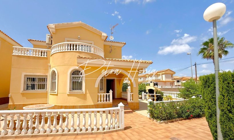 Villa - Til Salgs - Orihuela Costa - Villamartin