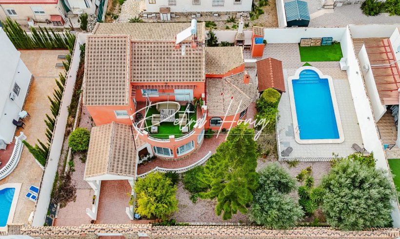 Villa - Til Salgs - Torrevieja - La Siesta