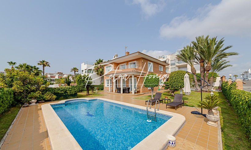 Villa - Til Salgs - Torrevieja - La Veleta