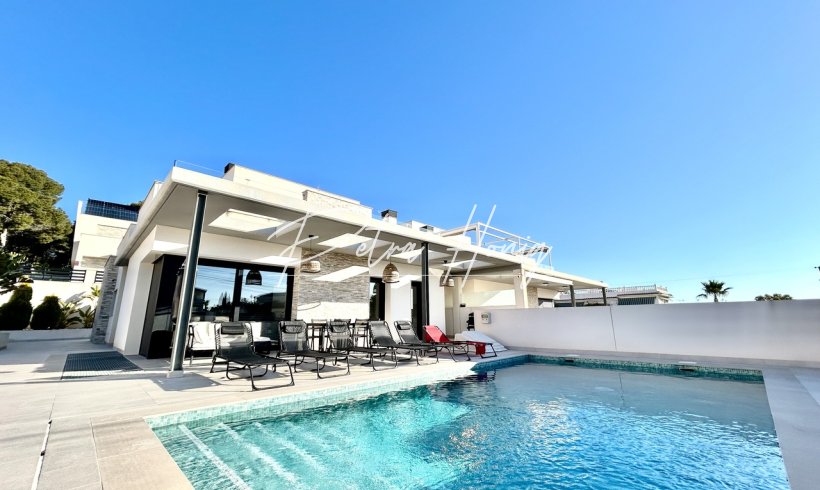 Villa - Til Salgs - Torrevieja - Los Balcones