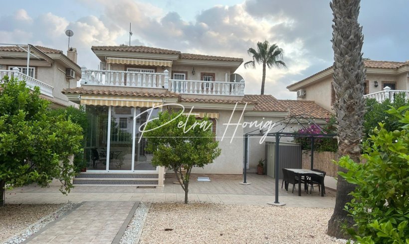 Villa - Til Salgs - Villamartin - Los Dolses