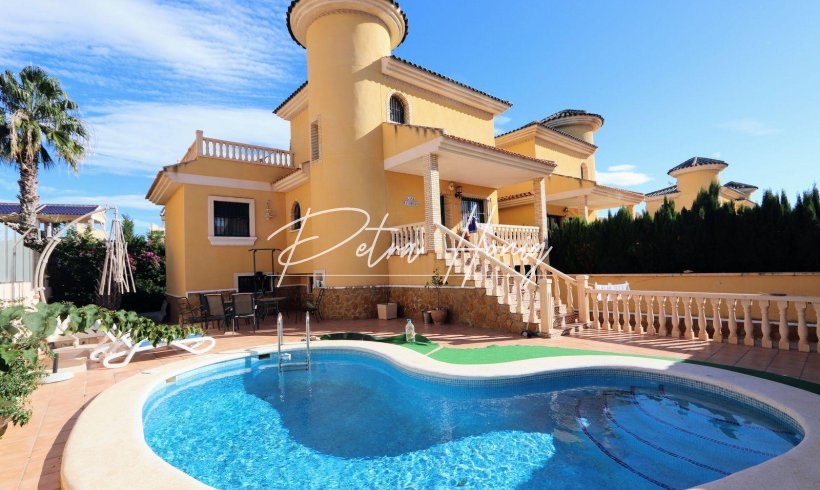 Villa - Til Salgs - Villamartin - Villamartin
