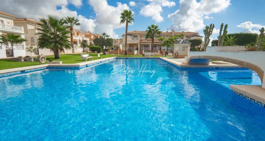 I dette rækkehus til salg i Doña Pepa vil du forelske dig i Ciudad Quesada, Costa Blancas juvel