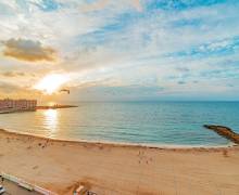 En tur langs havet på La Mata-stranden, ideel at nyde tæt på en bolig i Ciudad Quesada.